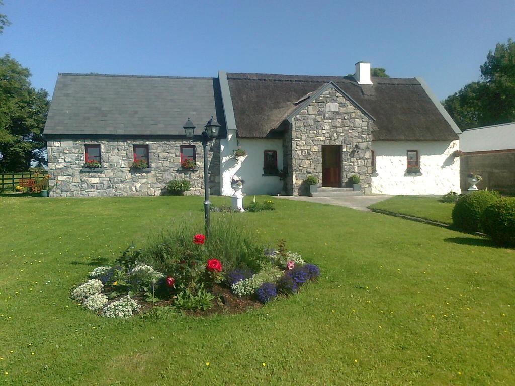 The Thatched Cottage B&B Claregalway Exterior photo
